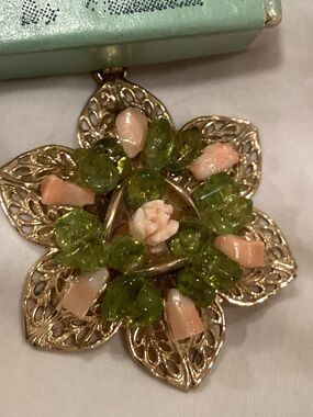 Pele Hawaii VTG Hawaiian Flower pendant necklace, pink coral NIB